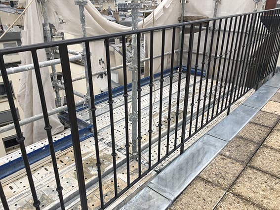 Balustrata, parapetto lavorato in ghisa - Thumbnail 2